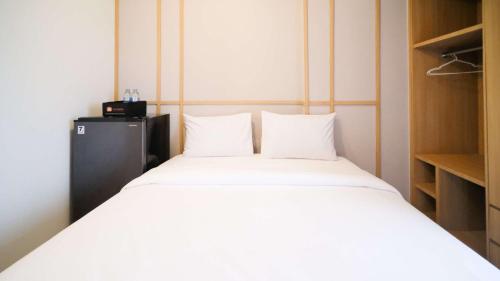 Studio Apartment room in Best Choice and Strategic Location Studio at Apartment Suncity Residence By Travelio