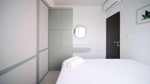 Compact and New 2BR Apartment at Suncity Residence By Travelio - image 4