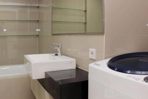 Warm and Cozy Studio at Azalea Suites Apartment By Travelio, Cikarang