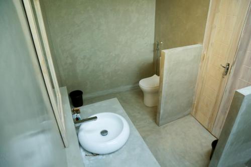 Deluxe Two-Bedroom Apartment with Garden View image 9