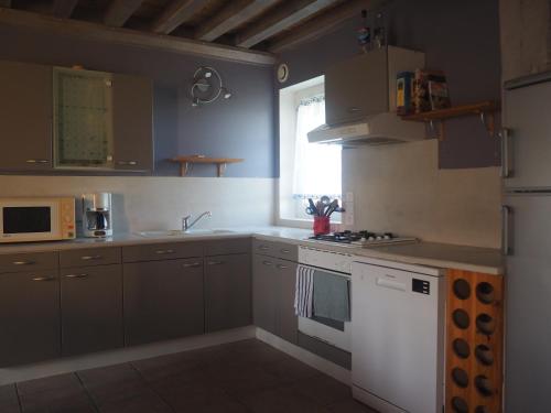 ห้องครัว, Gite de la petite maison in เอรูวีล แซ็ง แคลร์