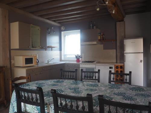 ห้องครัว, Gite de la petite maison in เอรูวีล แซ็ง แคลร์