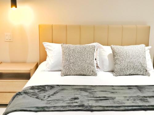 Studio Apartment image 8