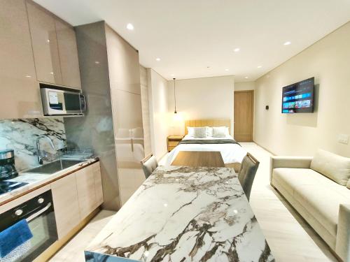 Studio Apartment image 4