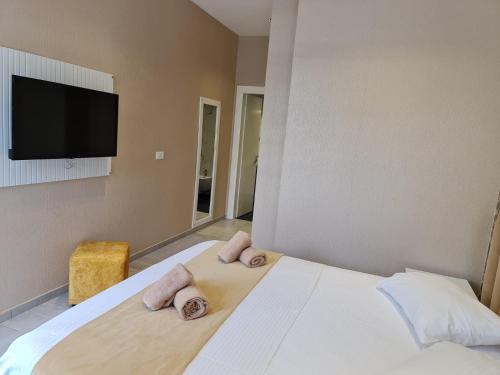 Deluxe Room (1 adult + 1 child) image 1