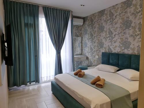 Double Room with Extra Bed image 4