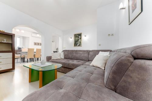 Three-Bedroom Apartment with Balcony image 10