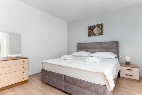 Apartments Gisela - image 12