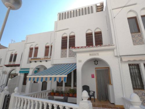 Villa Magerit, entire home 5 minutes easy walk to sandy beach, La Mata (foto 7)