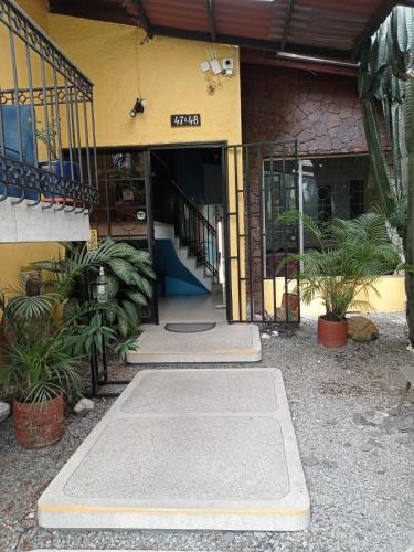 Yellow House Hostel in เอสตาดิโอ