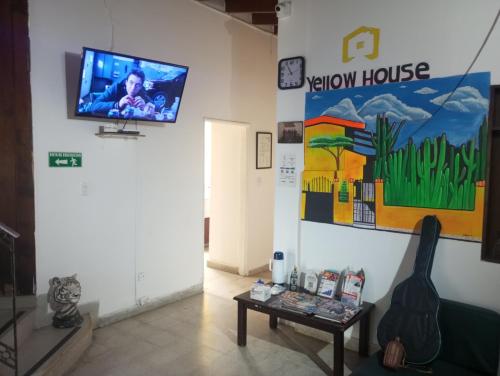 Yellow House Hostel, Медельин (фото 8)