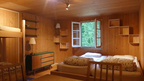 MOS Guesthouse Naturfreundehaus Brunig Room Type - Family Room with Shared Bathroom