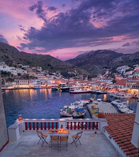 Douskos Exclusive Property, Hidra