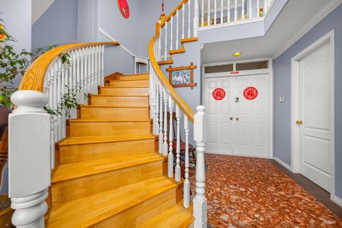 Charming Family Hotel in Richmond, Canada
