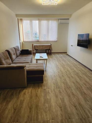 Apt with 2 rooms bedroom and living room, Ереван (фото 3)