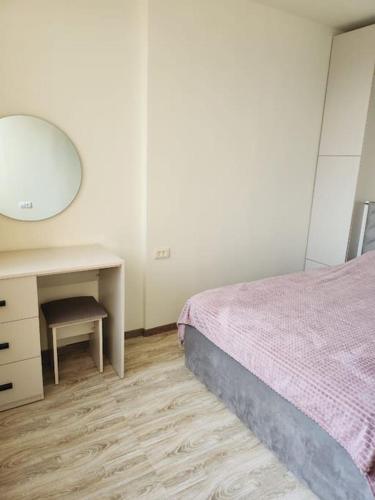 Apt with 2 rooms bedroom and living room, Ереван (фото 4)