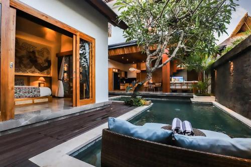 Beyond Villa 3BDR, 2 FL, 2 Pools, 2 Living Rooms - Tap to explore photos