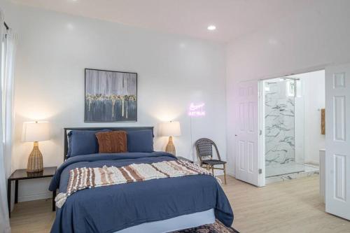 Vibrant Gray Downtown Loft - Tap to explore photos