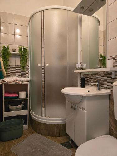 Queen Room image 3