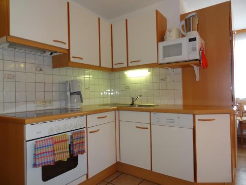 廚房, Pepis Ferienwohnungen inklusive Sommercard in 耶爾岑斯