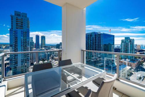 Cityscape Elegance with Water Views in San Diego, USA