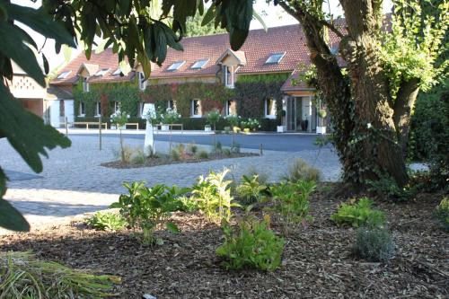 LOGIS Hôtel & Restaurant - Le Manoir de Gavrelle hotel Fresnes-lès-Montauban