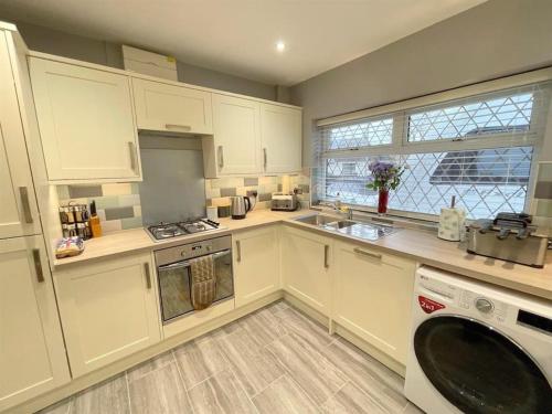 Iekārtas, Alton Towers & Foxtail Barns & Oak Barns & Peak District in Bagnall