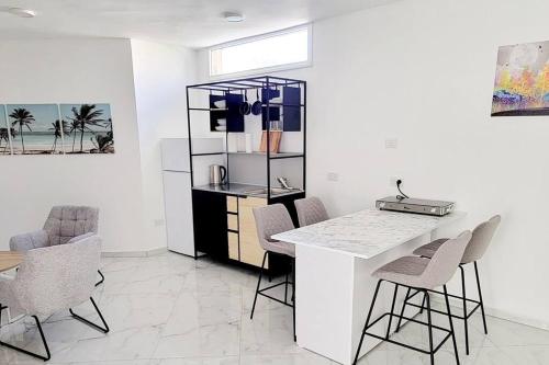 Konyha, Deluxe Apartment in Ramat Gan Next to Sheba Hospital in Külváros/repülőtér
