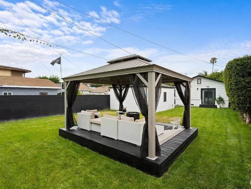 Stylish 3BR House, LAX-SoFi-65th-WW in Los Angeles, USA