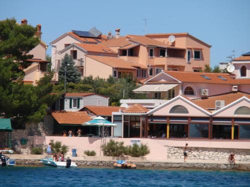  Villa Rosa, Pension in Brodarica