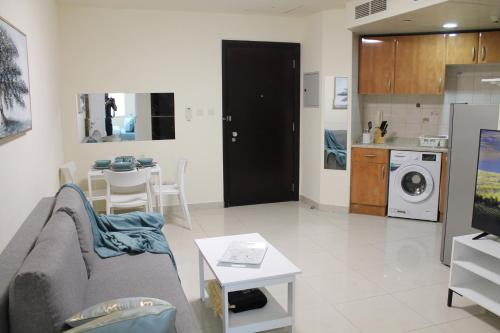 Newly furnished 1 Bedroom, high floor, amazing view, close to metro, Dubai (foto 7)