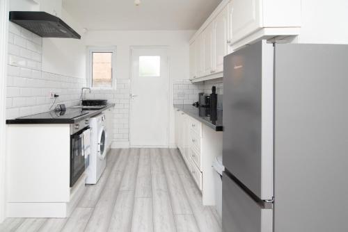 Quiet 3 bed house, pet friendly in Simonswood