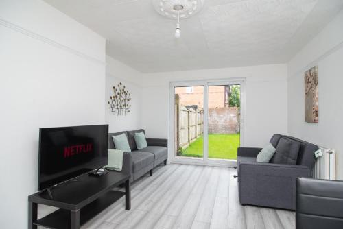 Quiet 3 bed house, pet friendly in Simonswood