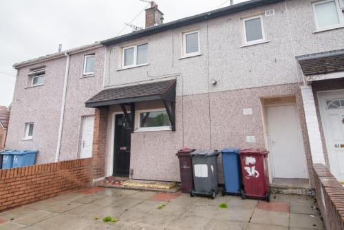 Quiet 3 bed house, pet friendly in Simonswood