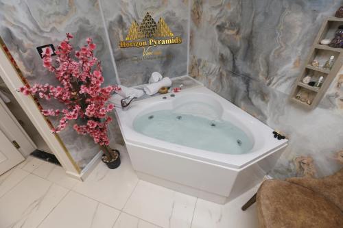 Horizon Pyramids View inn Room Type - Standard Double Room with Jacuzzi