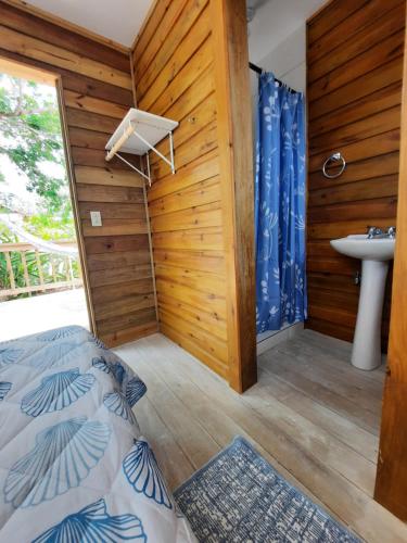 1 twin bed