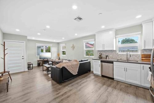 Premium 3BR, 2BA Luxury Stay with Modern Amenities in Los Angeles, USA