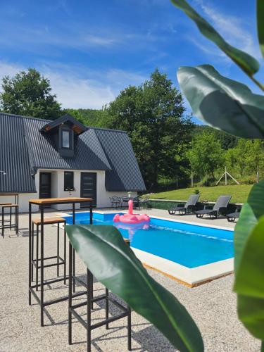 4 bedrooms, 10 beds