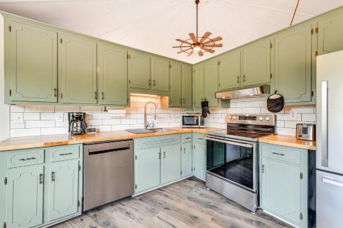 Peaceful Concord Cabin Near Parks and Hiking! in Concord, USA