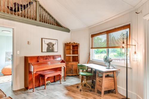 Peaceful Concord Cabin Near Parks and Hiking! in Concord, USA