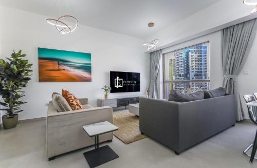 Elite LUX Holiday Homes - Beachside Haven Stylish 1 BHK in JBR Dubai, Dubaj