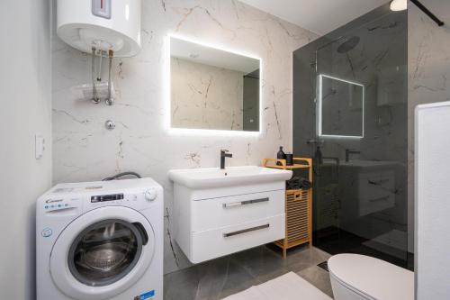 One-Bedroom Apartment with Balcony image 9