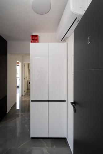 One-Bedroom Apartment with Balcony image 1