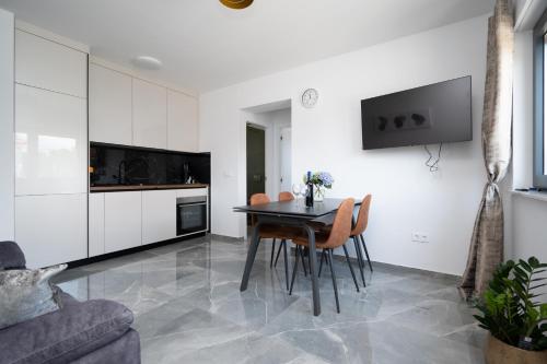 One-Bedroom Apartment with Balcony image 4