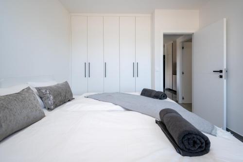 One-Bedroom Apartment with Balcony image 10