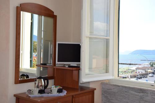 Double Room with Front Sea View