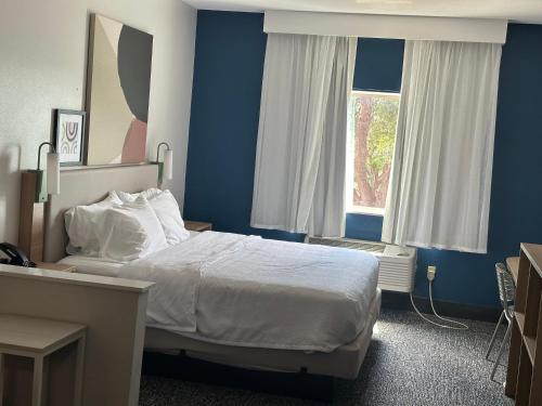 King Room with Sofa Bed - Non-Smoking