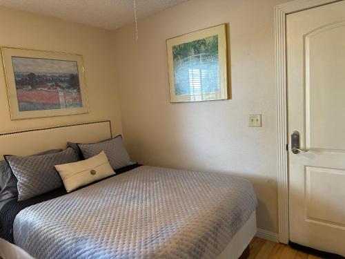 Hotelli välisilme, The Monet- One bedroom with a private entrance - shared bathroom in North Las Vegas