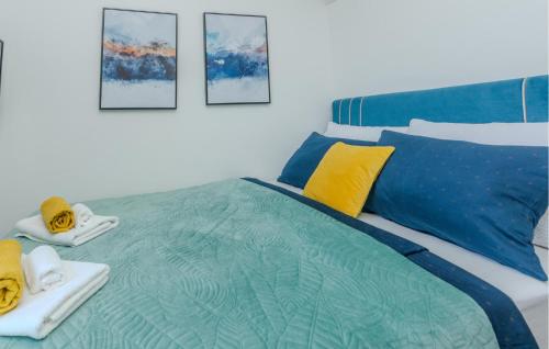 Lovely Apartment In Vir With Wifi