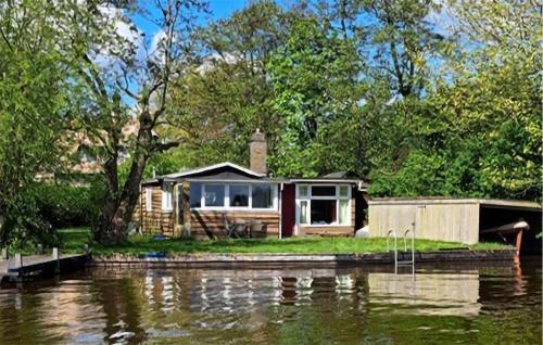 3 bedrooms, 5 beds